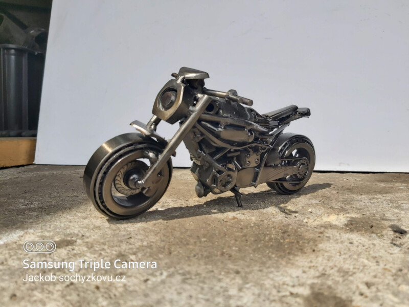 SOCHY Z KOVU Ducati  